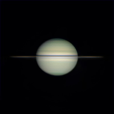 고리가 거의 사라진 토성입니다.